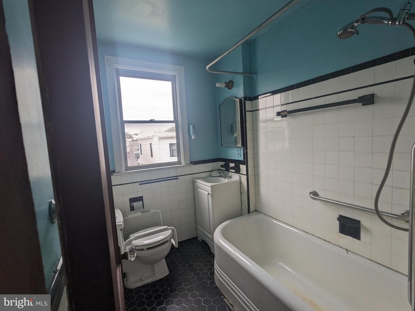 527 Quintana Place NW photo 8