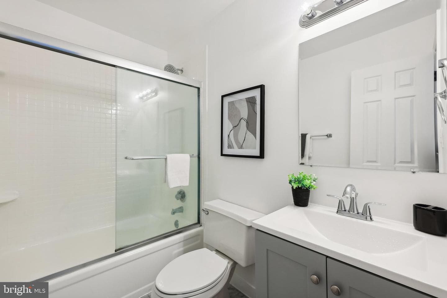 1833 California Street NW #403 photo 23