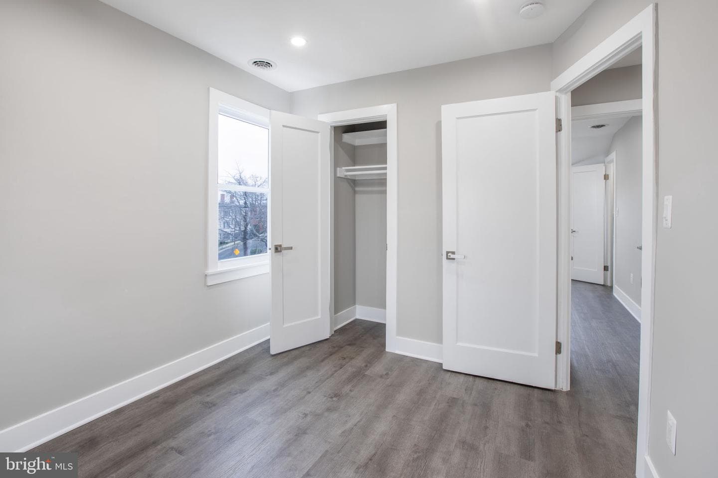 914 52nd Street NE photo 17