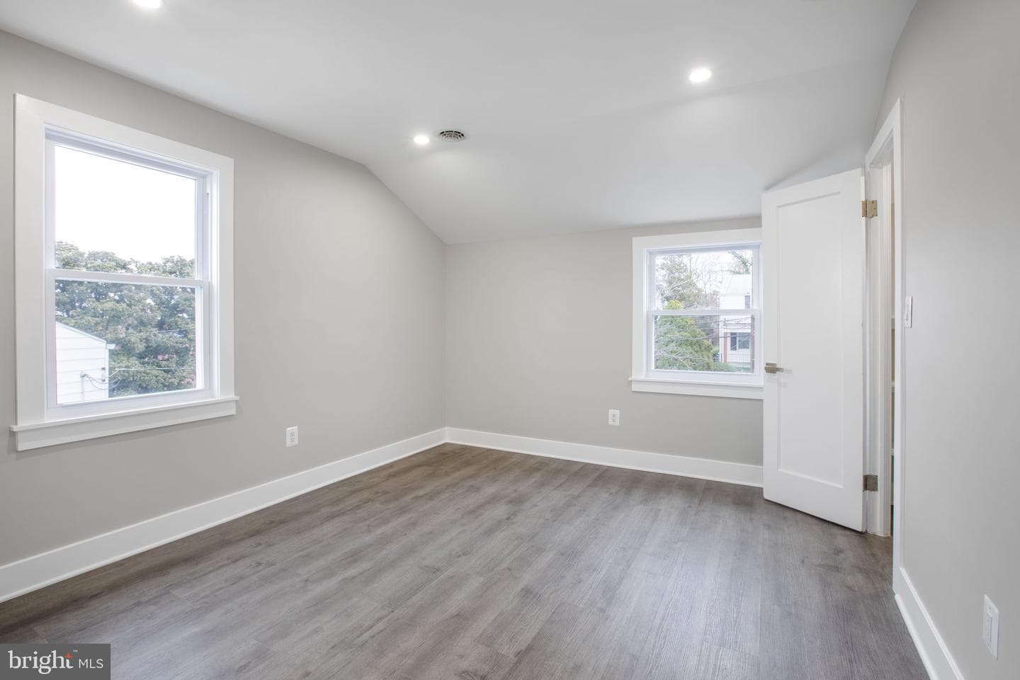 914 52nd Street NE photo 18