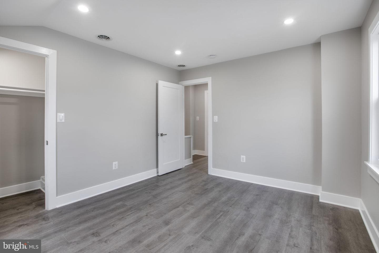 914 52nd Street NE photo 19