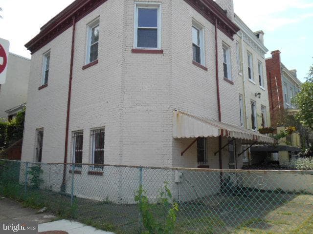 1431 C Street NE