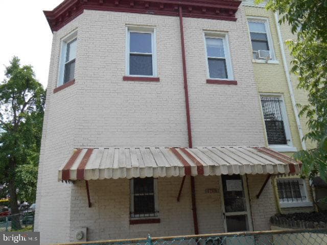 1431 C Street NE photo 2