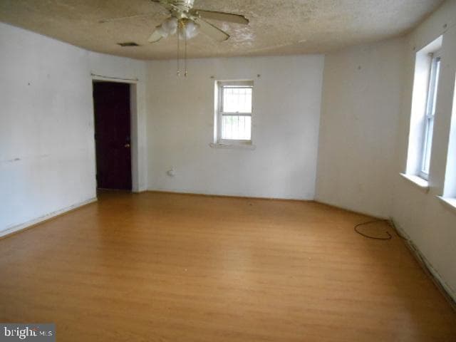 1431 C Street NE photo 3