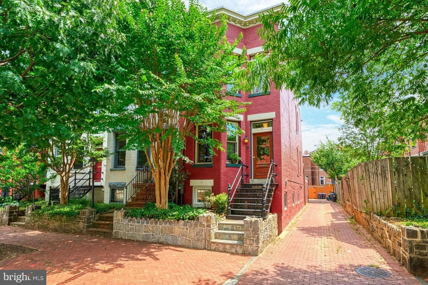 311 E Street SE photo 1