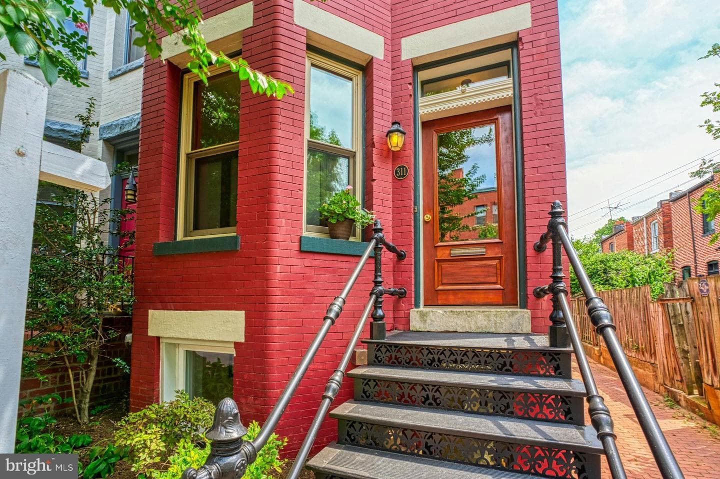 311 E Street SE photo 2
