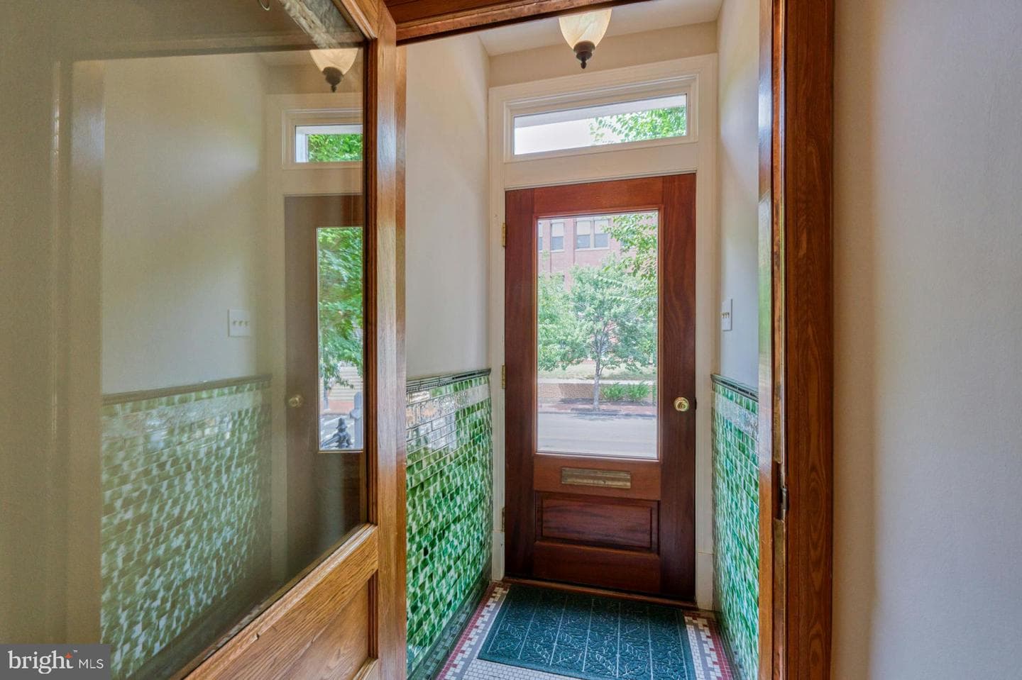 311 E Street SE photo 3