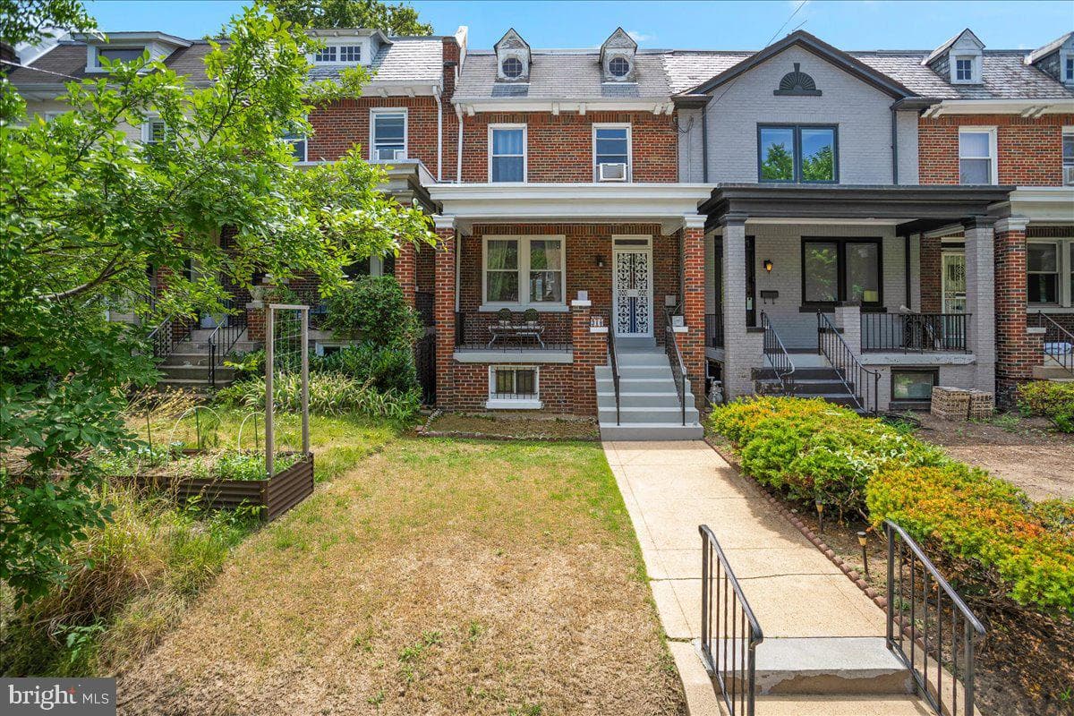 318 Missouri Avenue NW photo 1