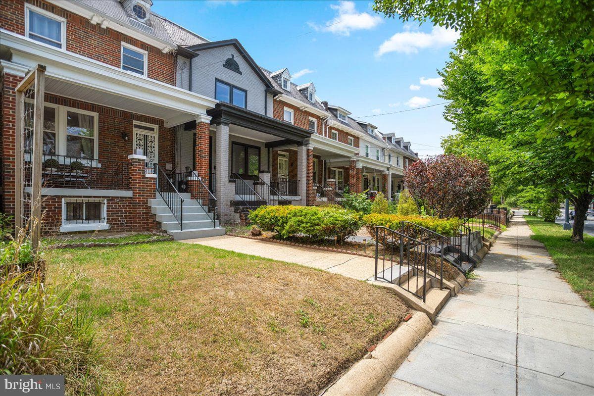 318 Missouri Avenue NW photo 2