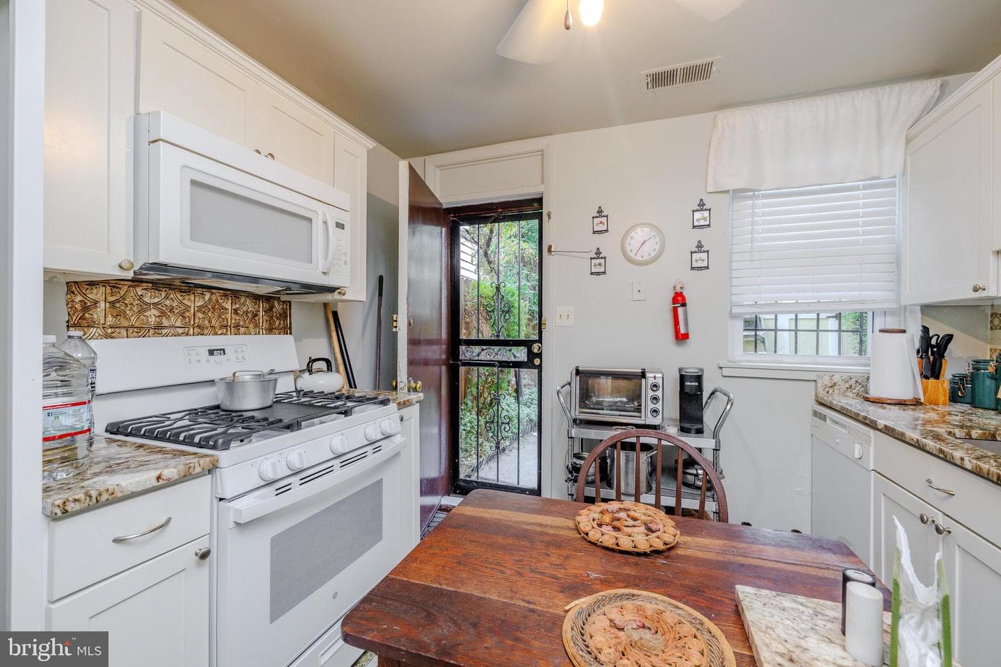 1311 Emerald Street NE photo 14