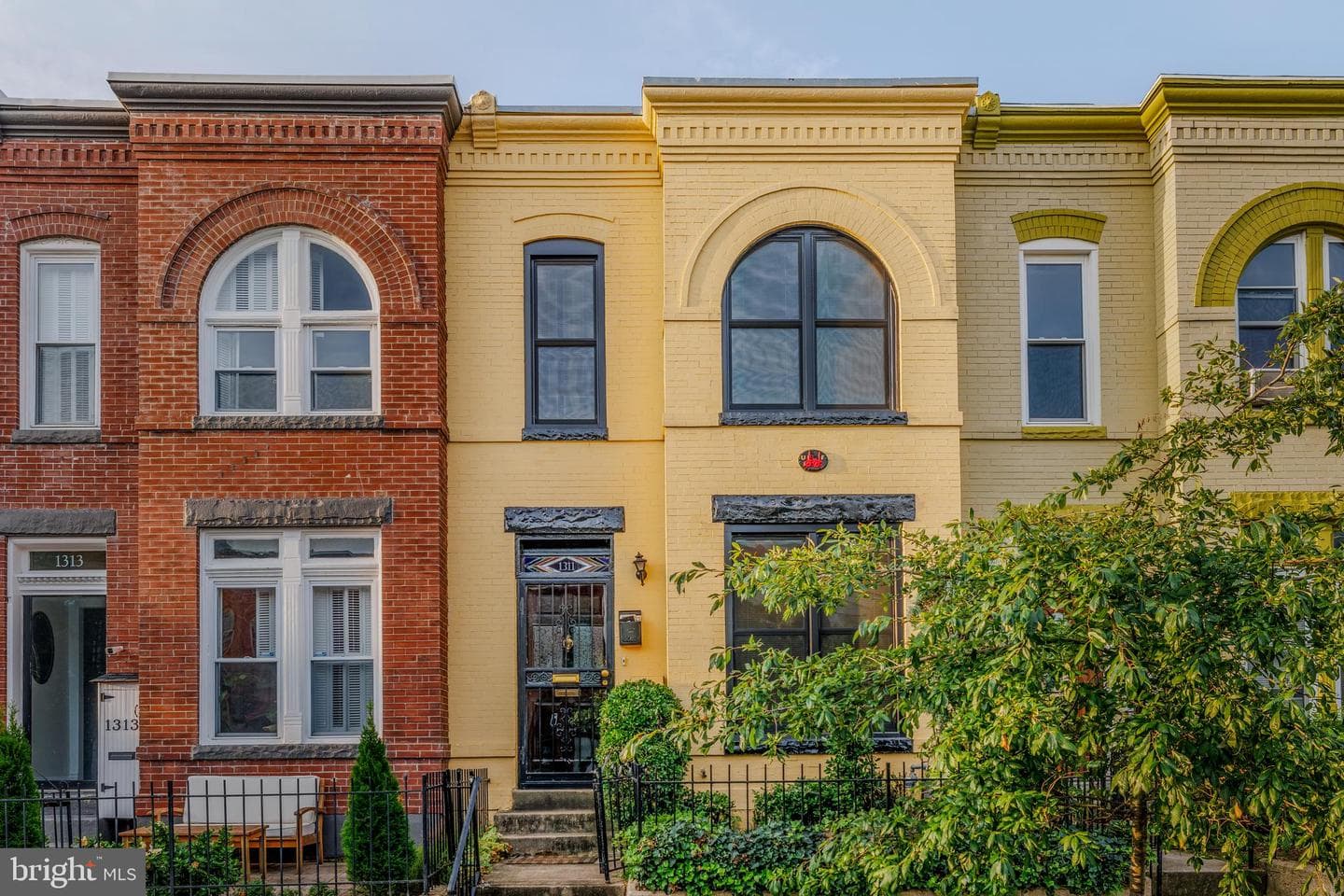 1311 Emerald Street NE photo 2