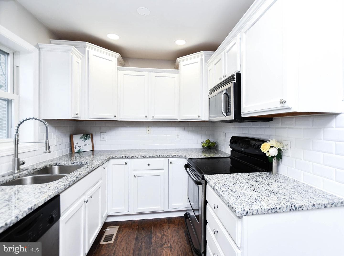 1145 Summit Street NE photo 13