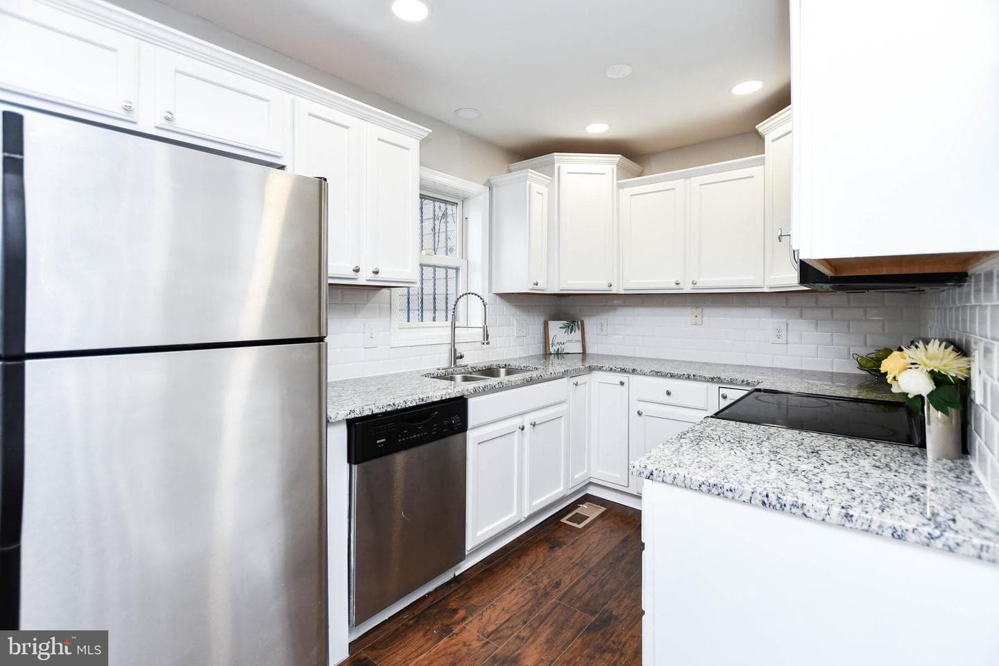 1145 Summit Street NE photo 14