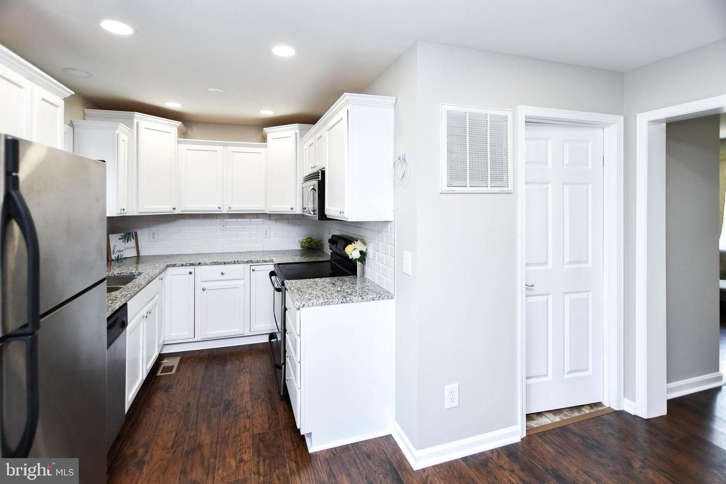 1145 Summit Street NE photo 15