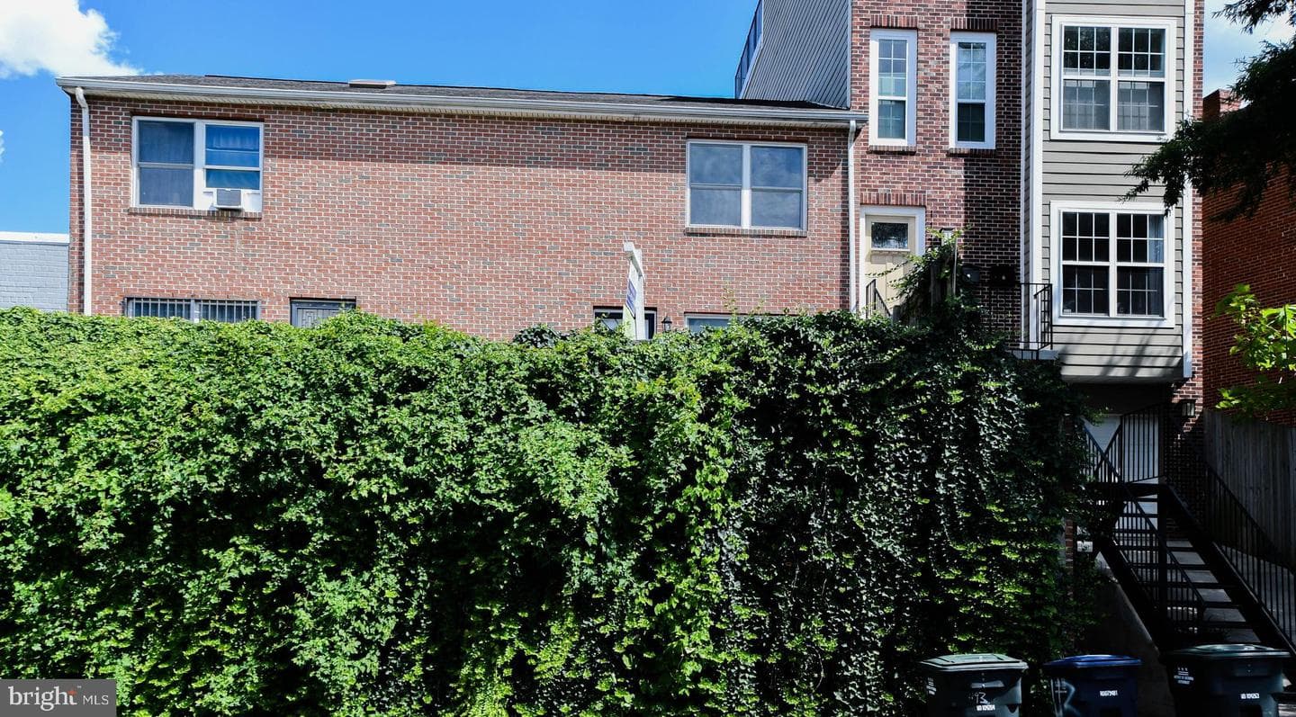 1145 Summit Street NE photo 2