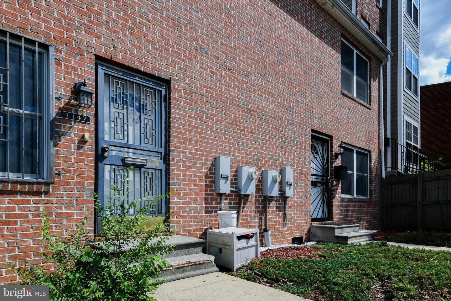 1145 Summit Street NE photo 3