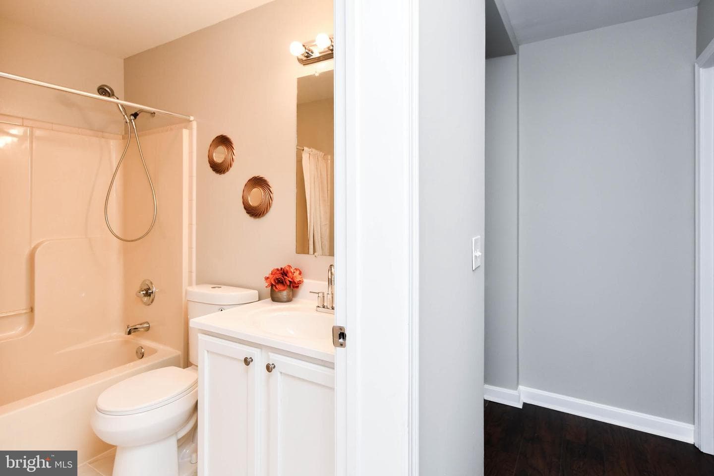 1145 Summit Street NE photo 33