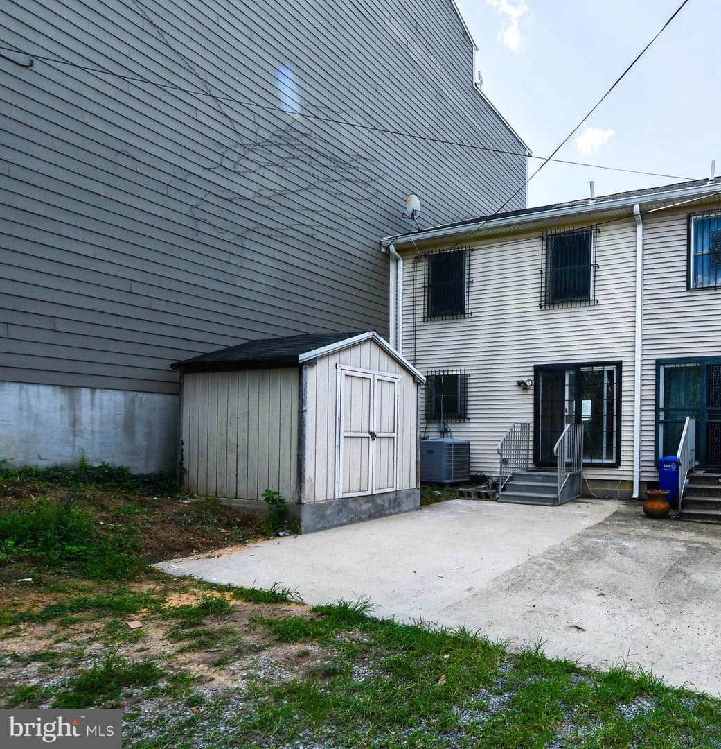 1145 Summit Street NE photo 37