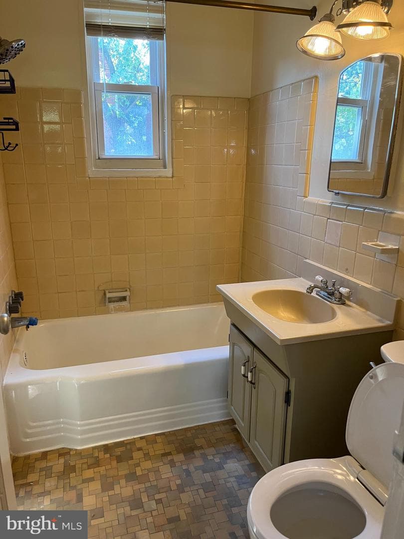 115 Victor Street NE photo 12