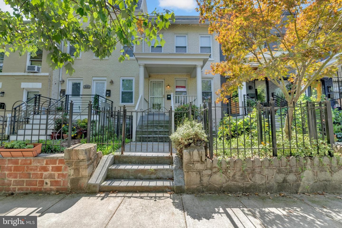 627 Morton Place NE photo 1