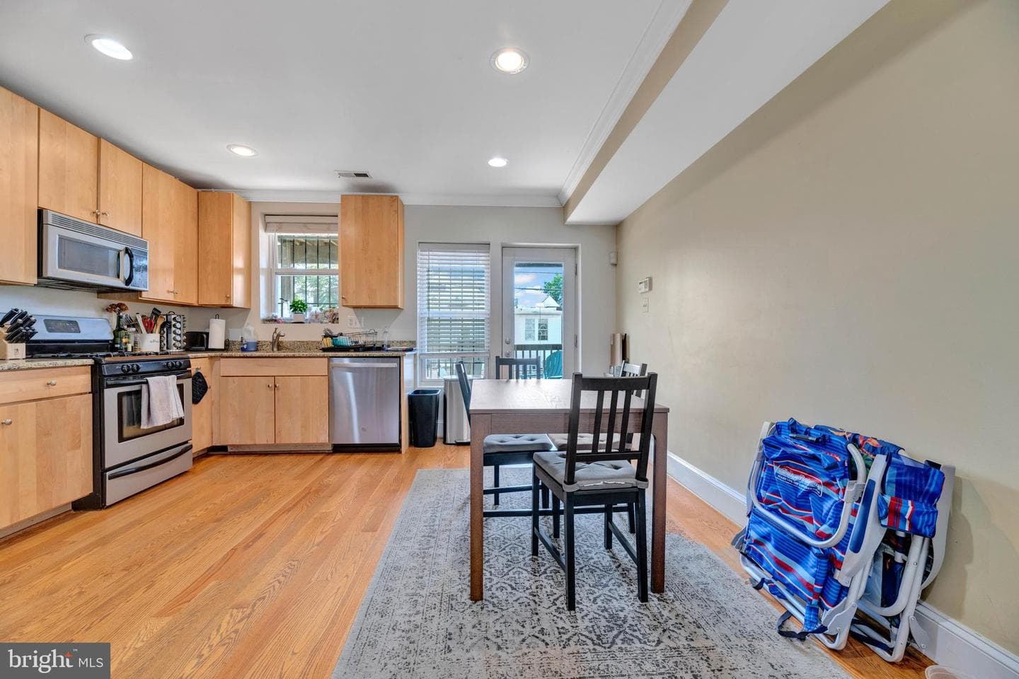 627 Morton Place NE photo 4