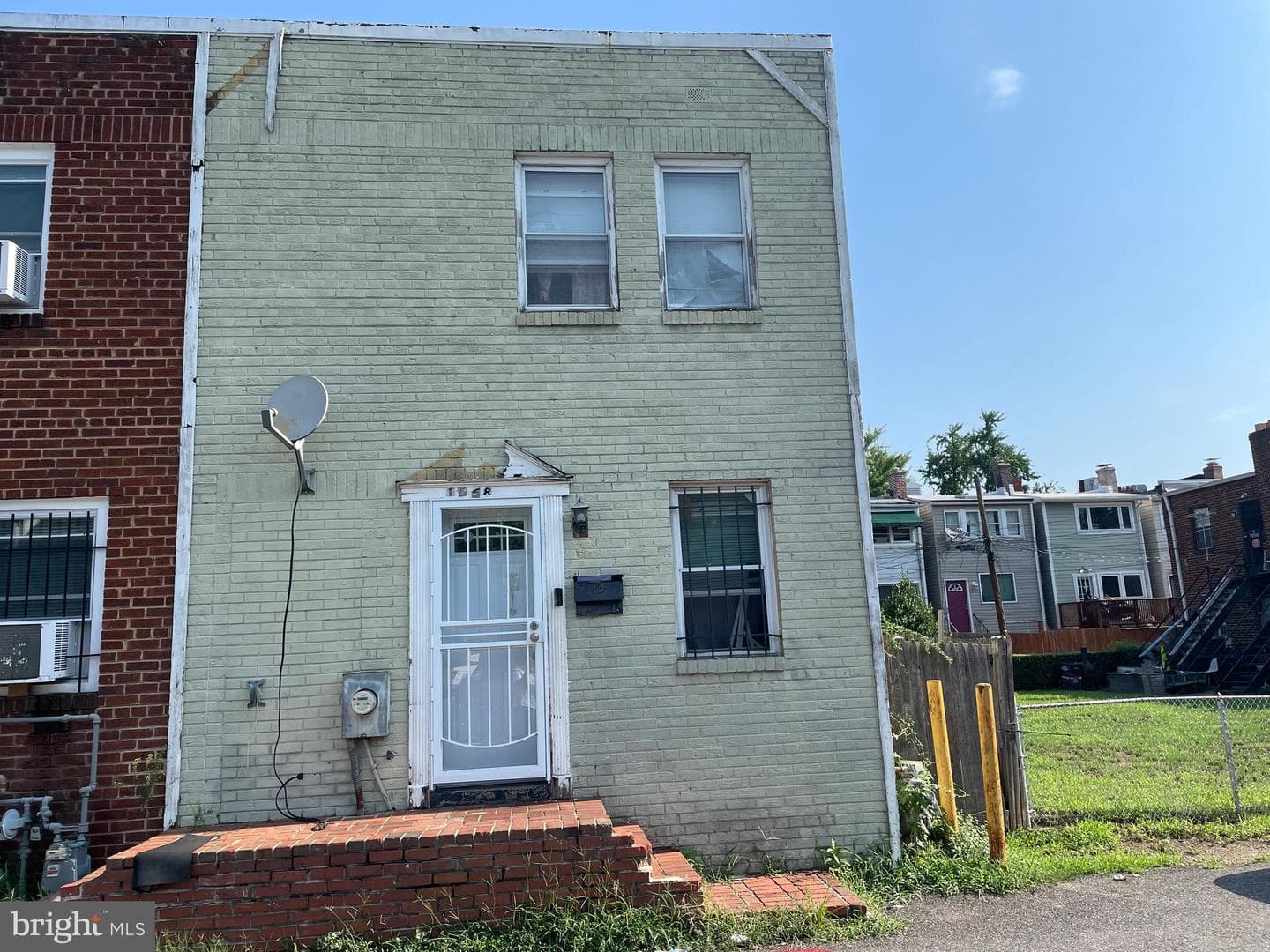 1658 F Street NE photo 1