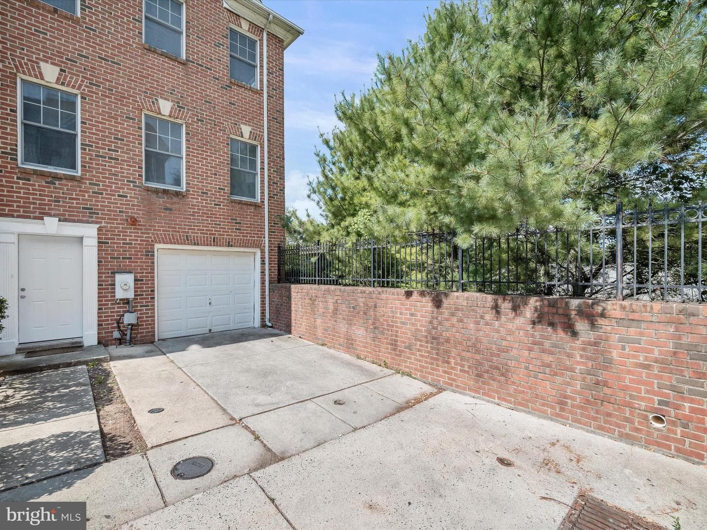 838 Marjorie Court SE photo 2