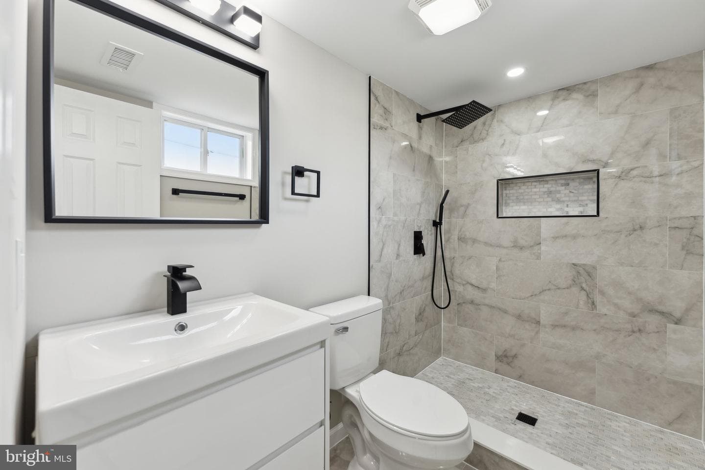 3366 Alden Place NE photo 28