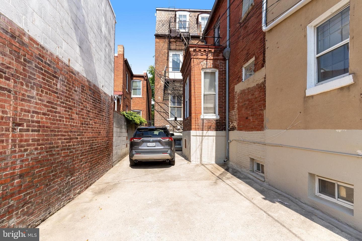 715 G Street SE photo 32