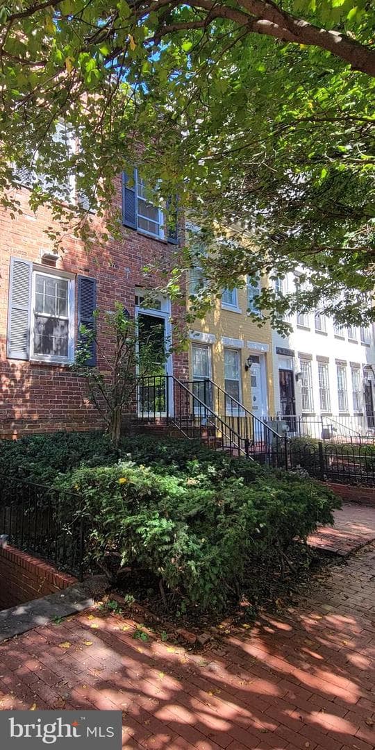 2413 I Street NW photo 2