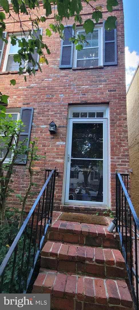 2413 I Street NW photo 3