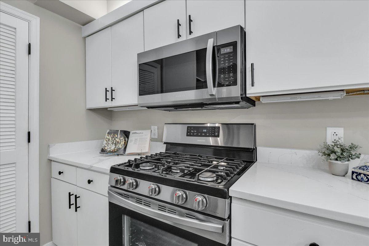 616 E E Street NW #1022 photo 10