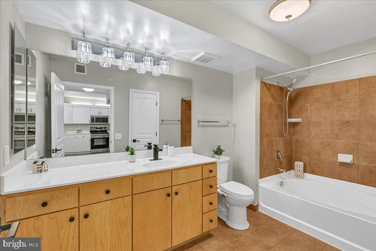 616 E E Street NW #1022 photo 20