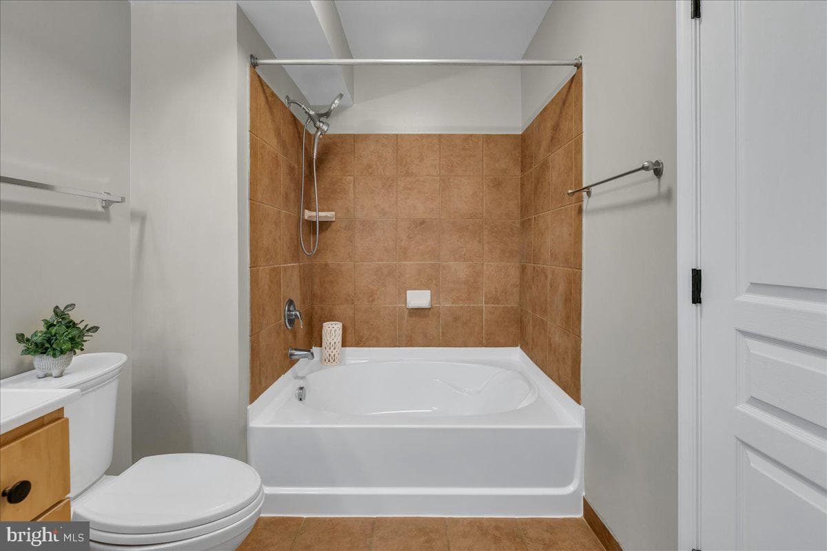 616 E E Street NW #1022 photo 22