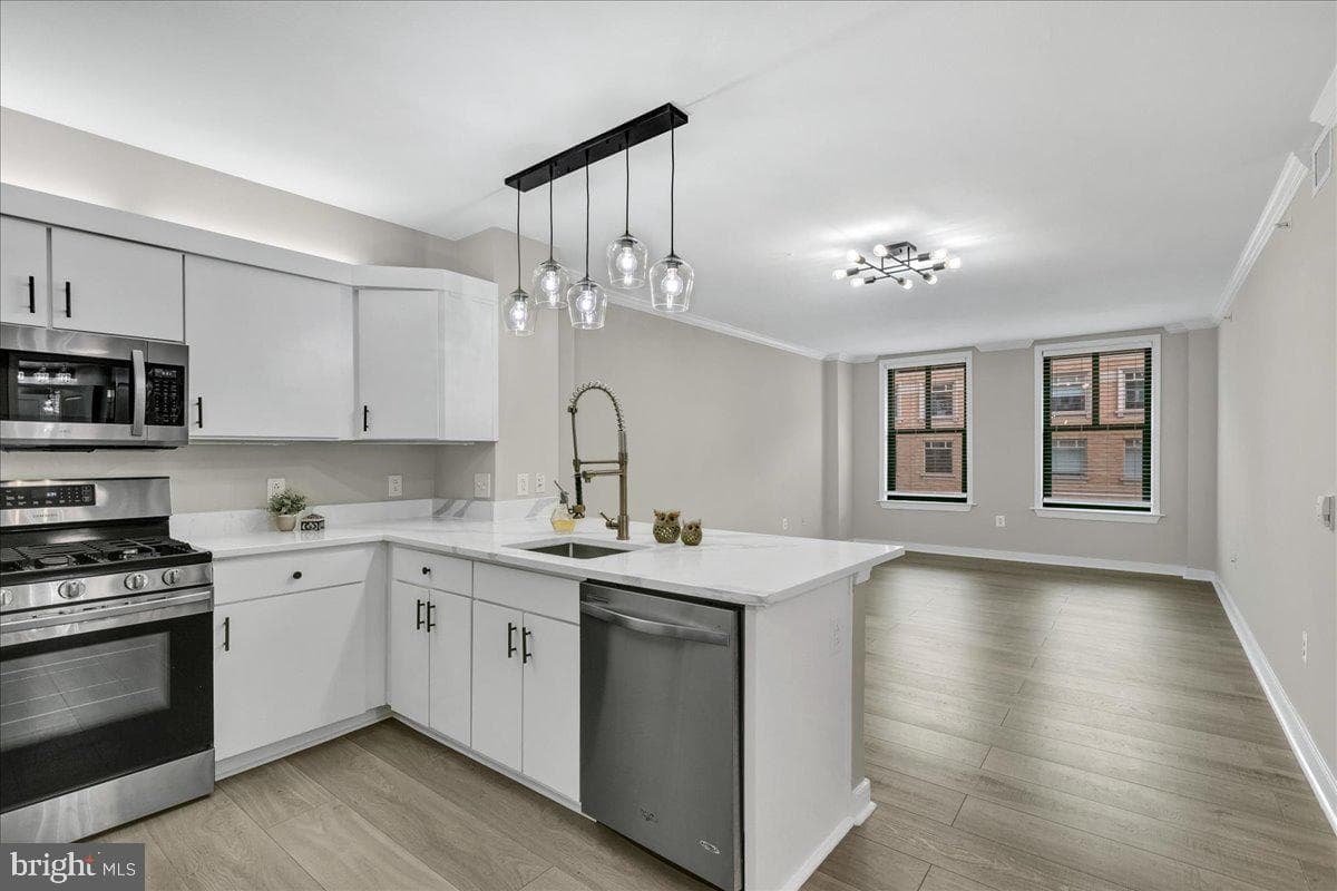 616 E E Street NW #1022 photo 3