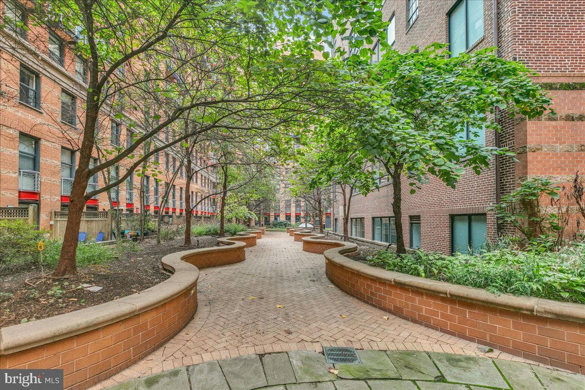 616 E E Street NW #1022 photo 30