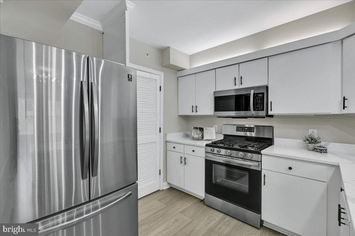 616 E E Street NW #1022 photo 7