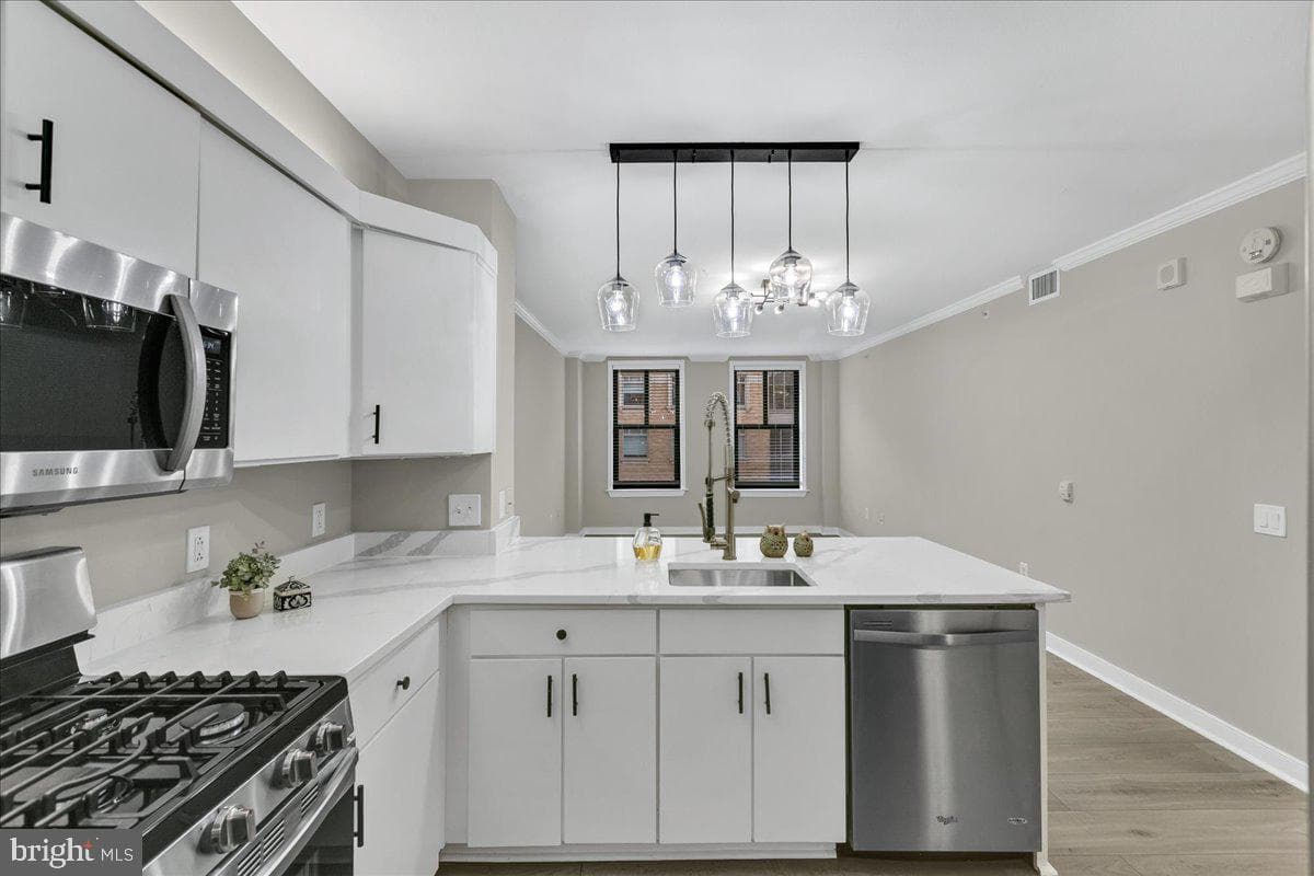 616 E E Street NW #1022 photo 8