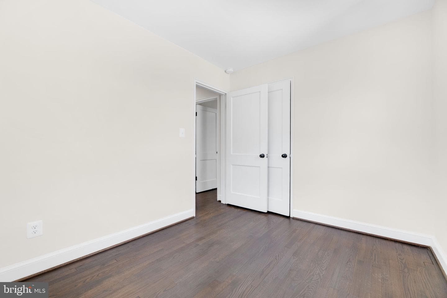 654 Chaplin Street SE photo 17