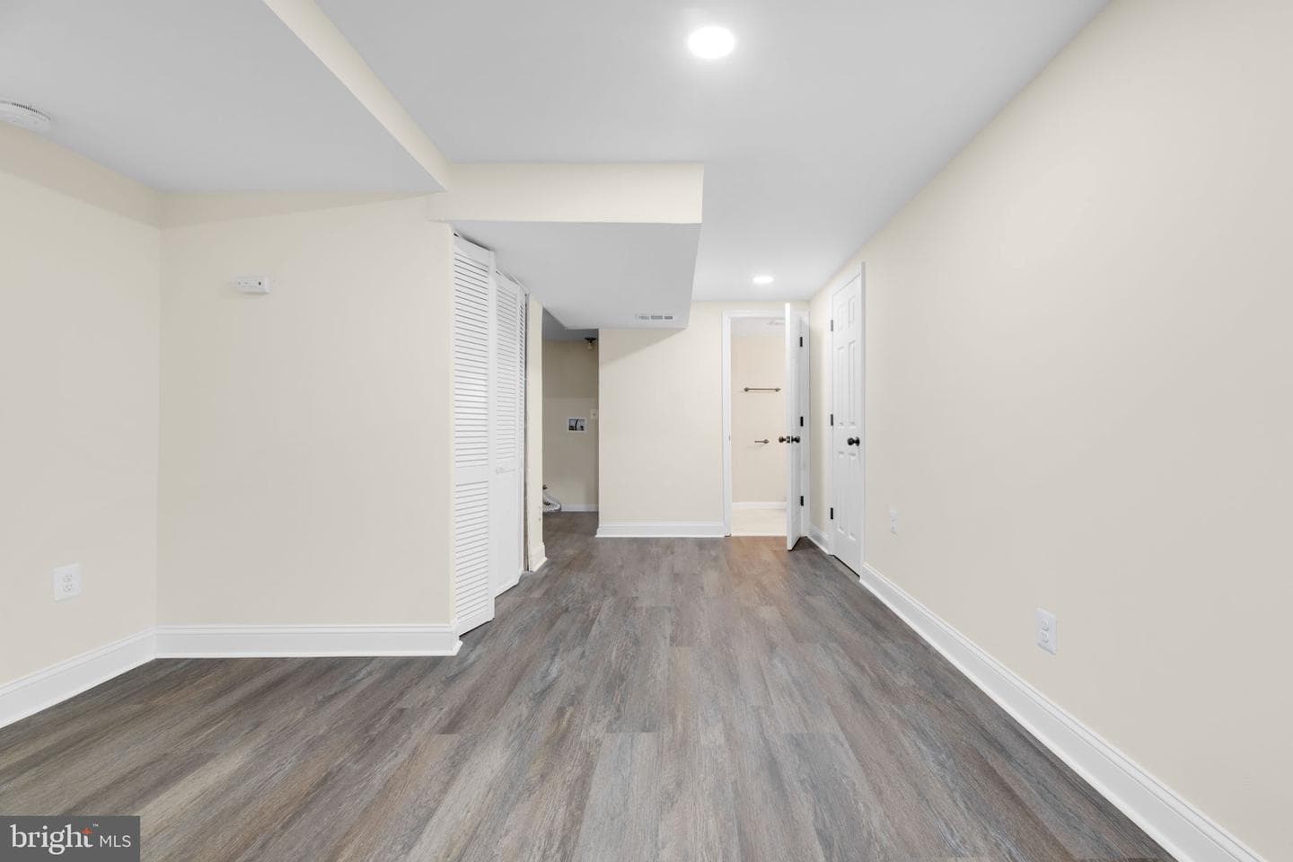 654 Chaplin Street SE photo 18