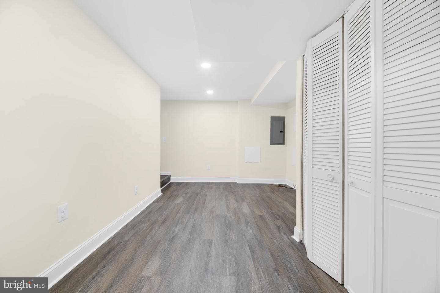 654 Chaplin Street SE photo 19
