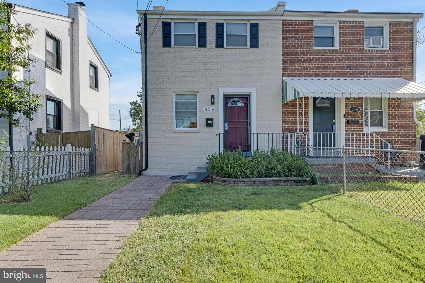 654 Chaplin Street SE photo 2