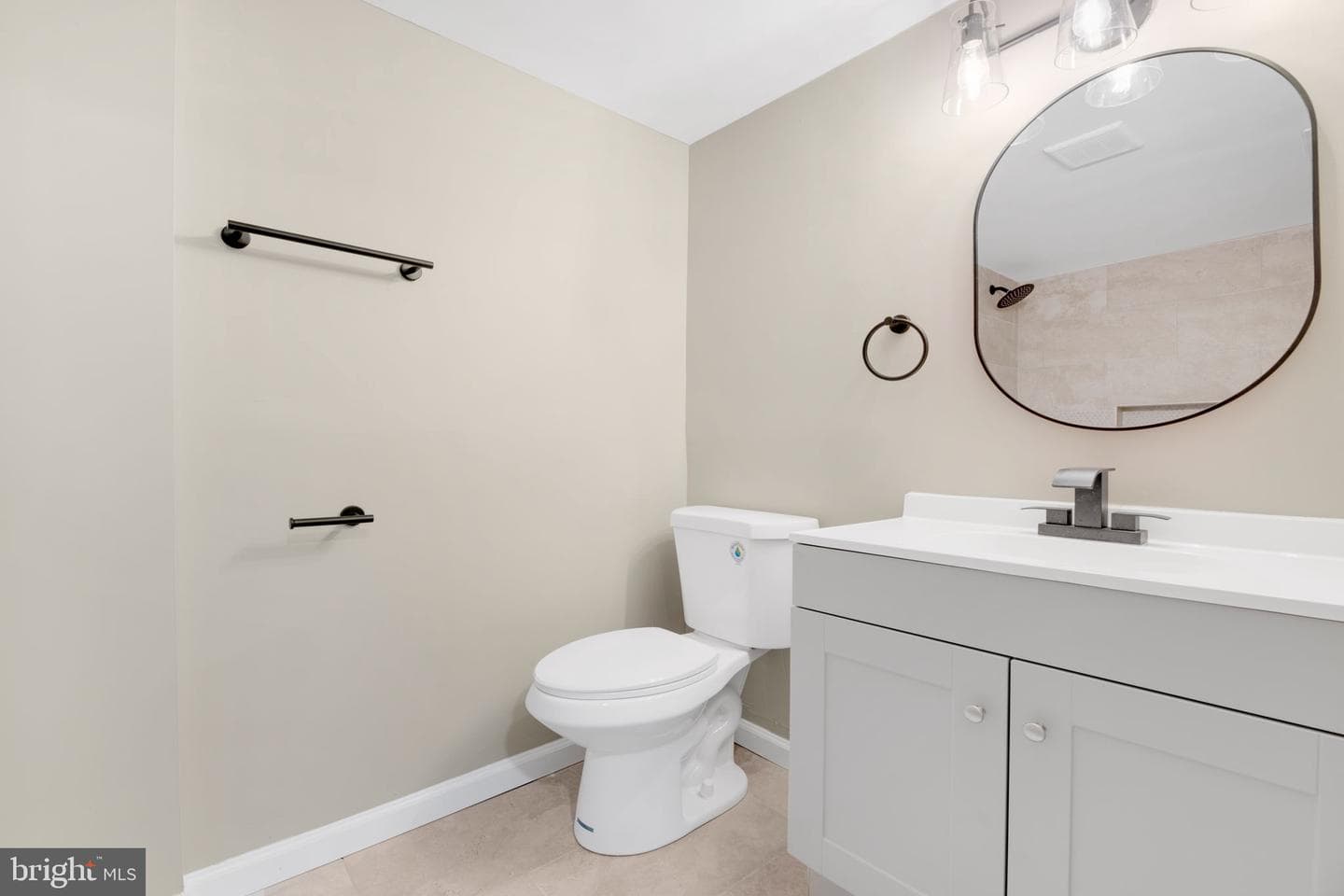 654 Chaplin Street SE photo 20