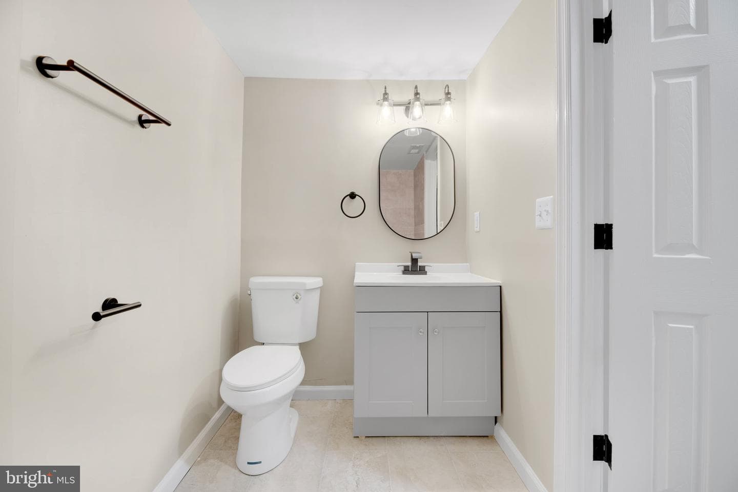 654 Chaplin Street SE photo 21
