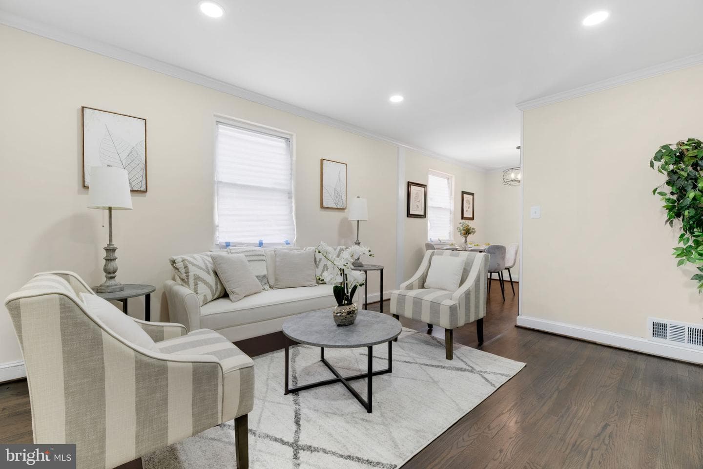654 Chaplin Street SE photo 3