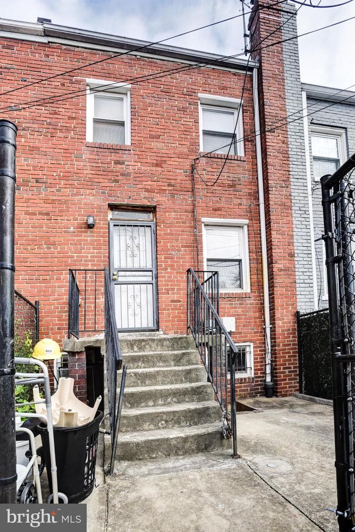 1505 Queen Street NE photo 7