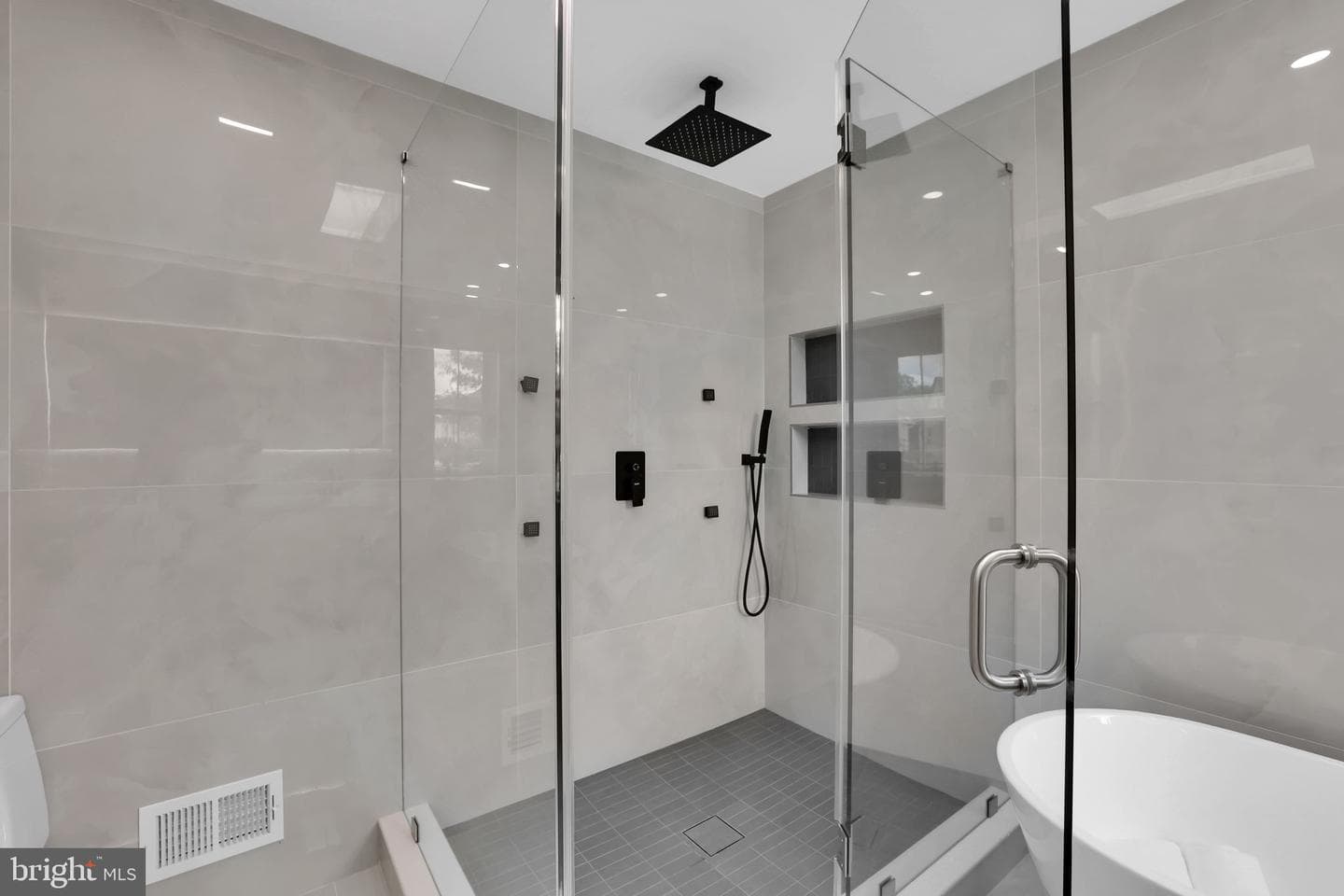 3141 24th Street NE photo 34