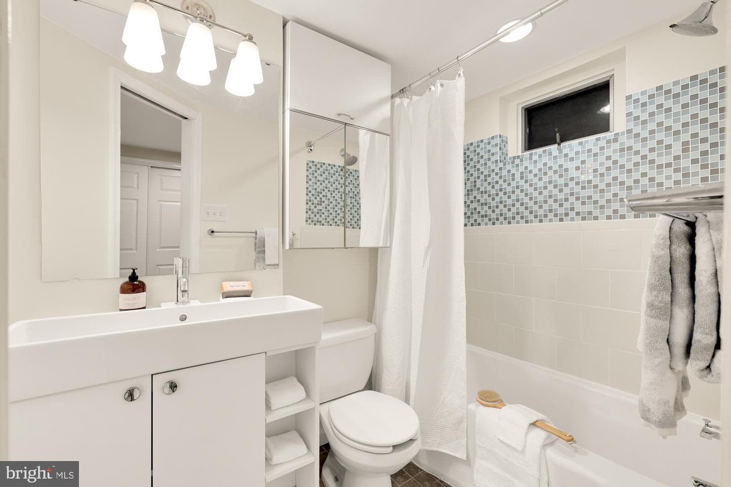 1733 Harvard Street NW photo 29