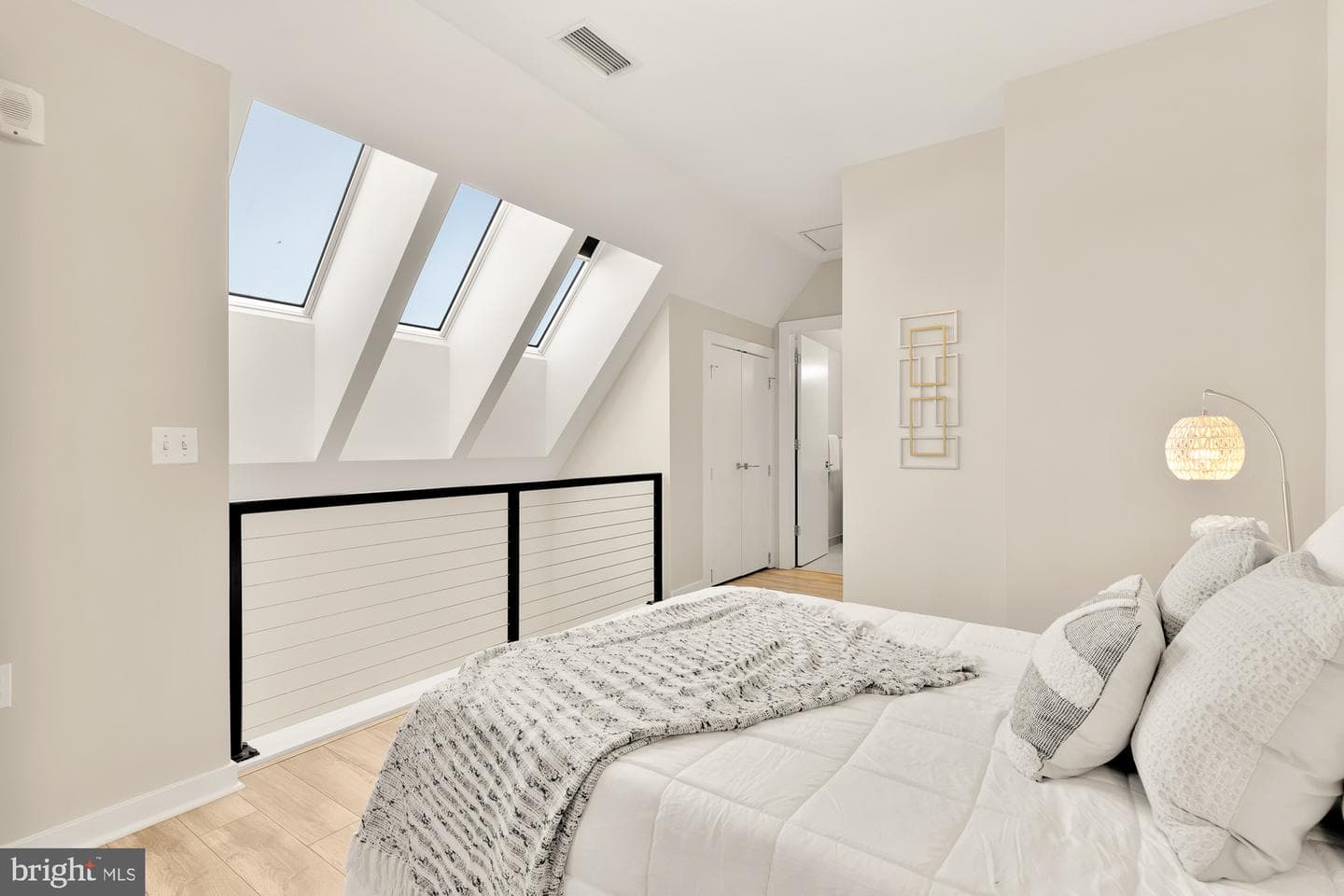 911 2nd Street NE #503 photo 33