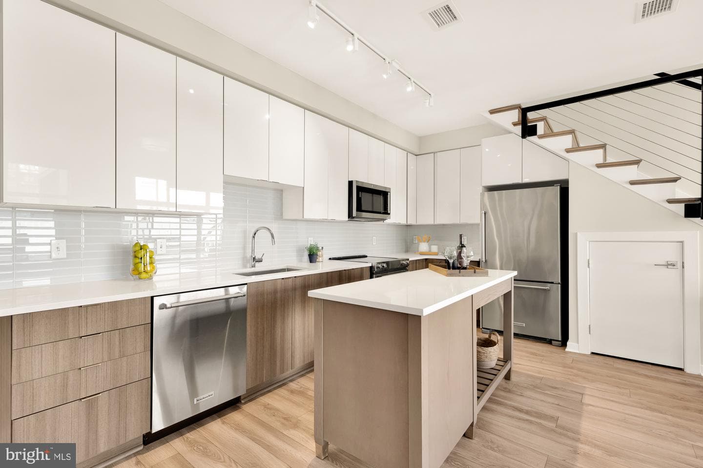 911 2nd Street NE #503 photo 8